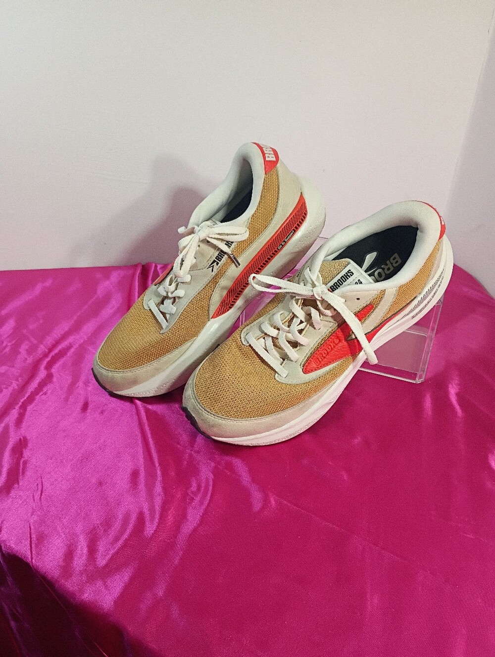 BROOKS Adrenaline GTS 24 Tan Taffy Cherry  Running Shoes Men's SZ 9D